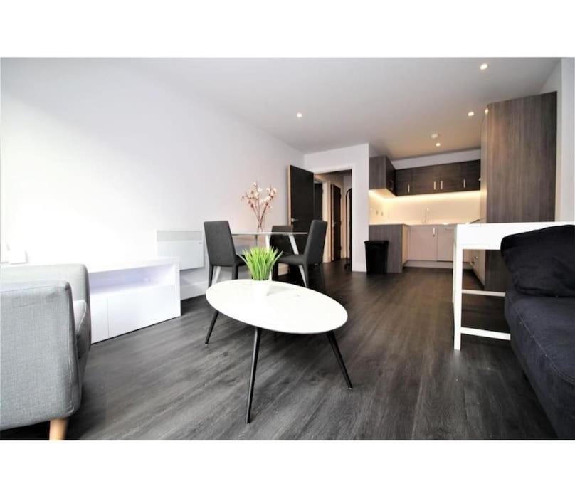 Rent Luxuri - Luxury 2 Bed Apartment 莱切斯特 外观 照片