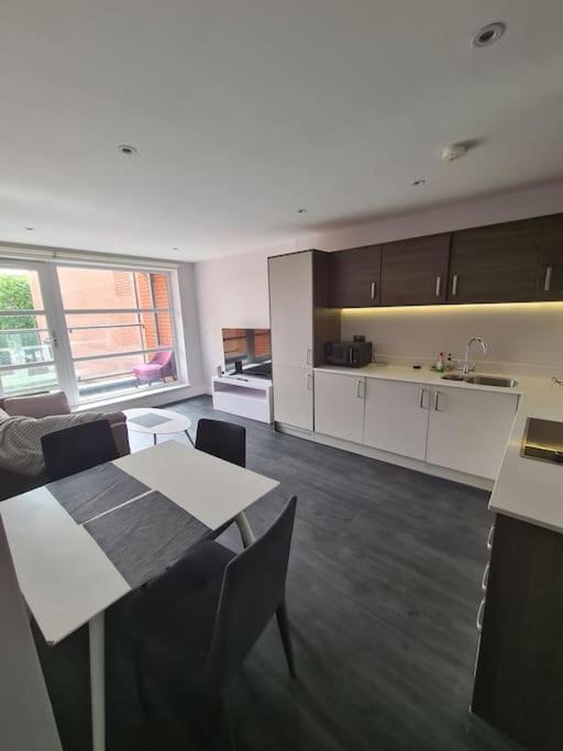 Rent Luxuri - Luxury 2 Bed Apartment 莱切斯特 外观 照片